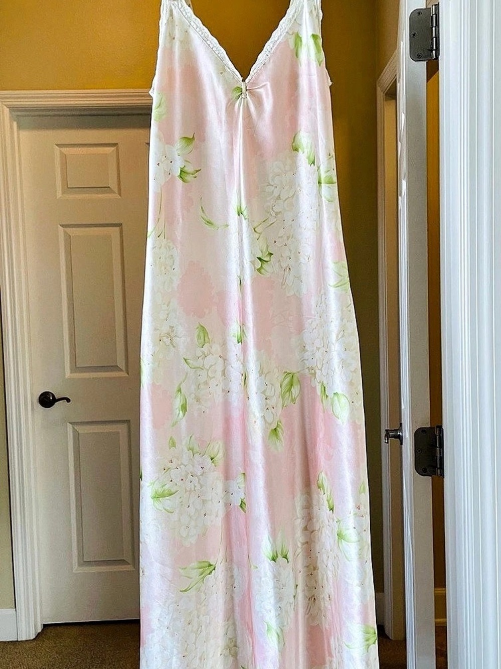 Oscar de la Renta Pink Label collection nightgown
